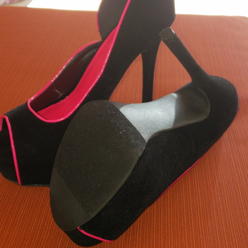 Shoes - Picture 6 of 7